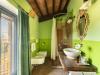Bagno privato con doccia, vista sulla valle